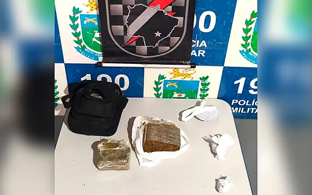 PM apreende dois menores e encerra comércio de drogas