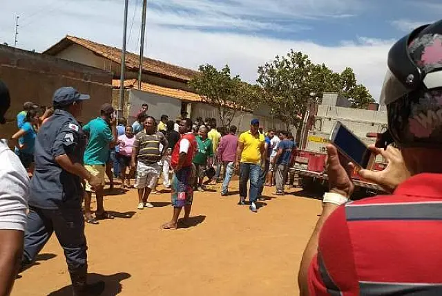 Quatro crianças e uma professora morrem queimadas por vigia de creche em Minas