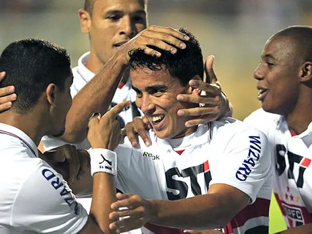 São Paulo arrasa LaU e avança às semifinais da Copa Sul-Americana