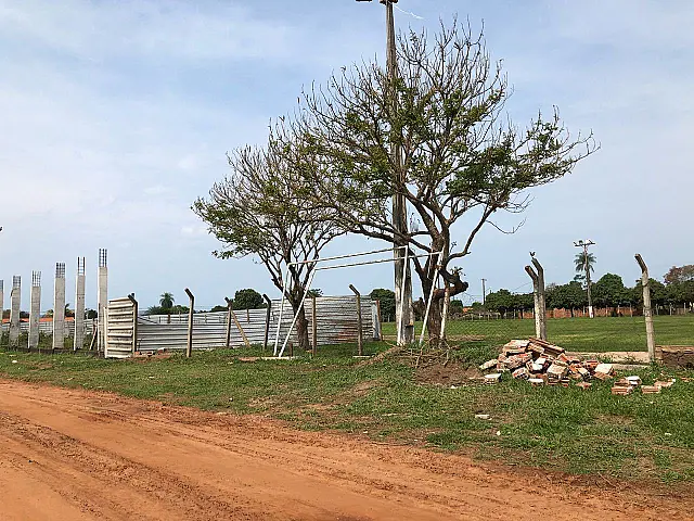 Homem tenta matar ex-namorada atropelada e depois foge em Anastácio