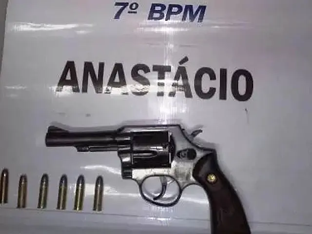 PM de Anastácio prende homem armado que ameaçava casal