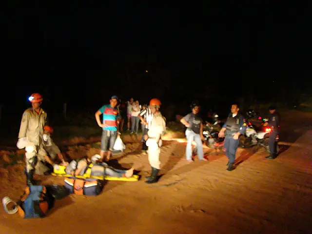 Acidente entre moto e bicicleta deixa mulher ferida