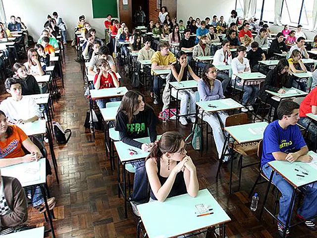 Diminui diferença entre jovens ricos e pobres que concluem o ensino médio