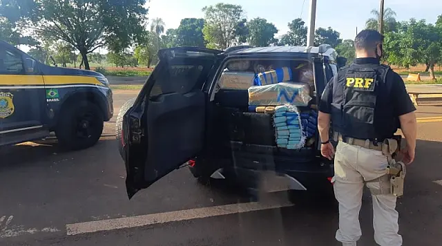 PRF apreende 908 Kg de maconha em Guia Lopes da Laguna