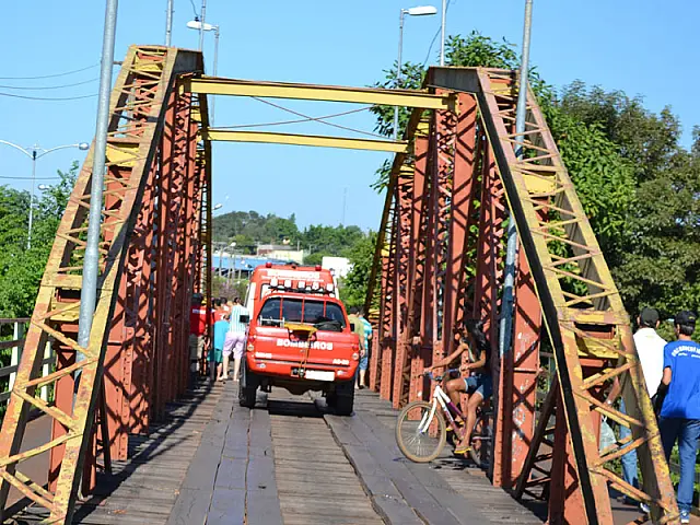 Jovem fica ferido após sofrer queda de moto na Ponte Velha