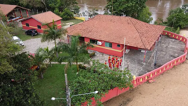 Bombeiros atendem mulher e adolescente em acidente em Anastácio