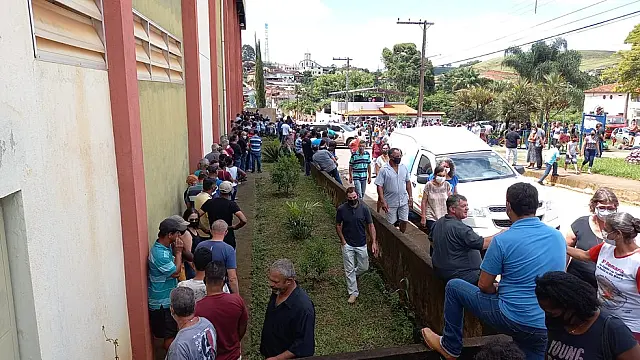 Família que morreu em carro soterrado foi enterrada hoje