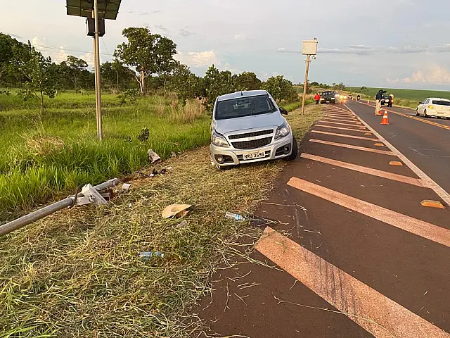 Acidente deixa duas pessoas feridas na BR-060