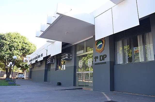 Mulher é flagrada com faca na cintura após ameaçar parente em Aquidauana