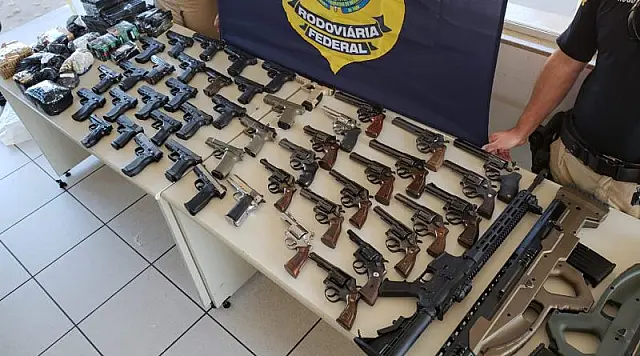 PRF faz apreensão de 50 armas de fogo e mais de 2 mil munições