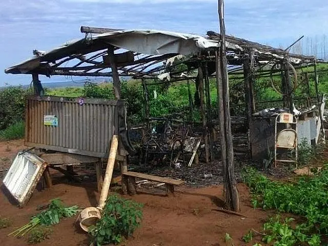 Sem-terra denunciam incêndio criminoso em acampamento na 262