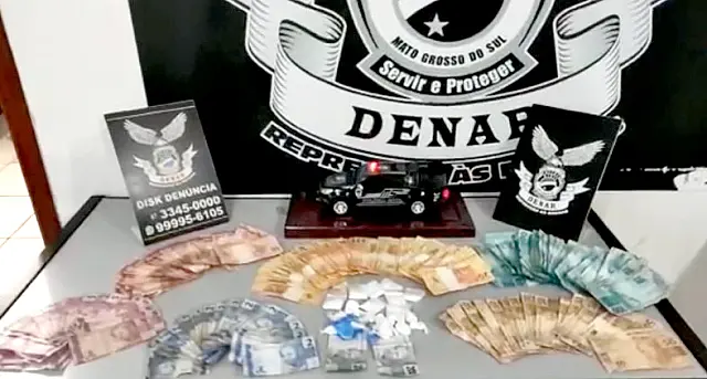 Denar desbanca boca de fumo e dois são presos por tráfico de drogas