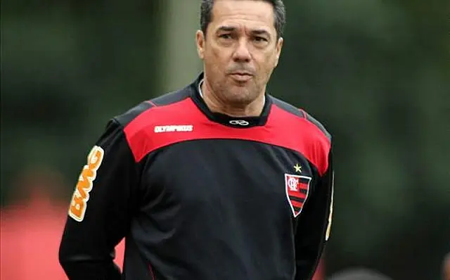 Luxemburgo pede muita atenção com Luis Fabiano