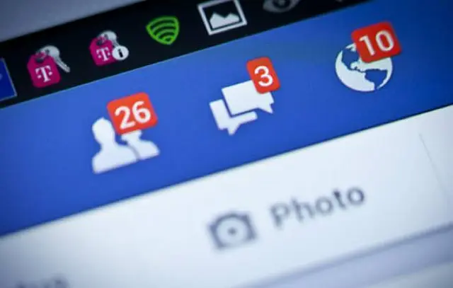 Pastora olha Facebook da filha de 8 anos e descobre que homem a importunava sexualmente