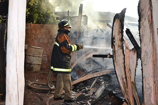 Polícia abre inquérito para investigar causas de incêndio no Jardim Campanário