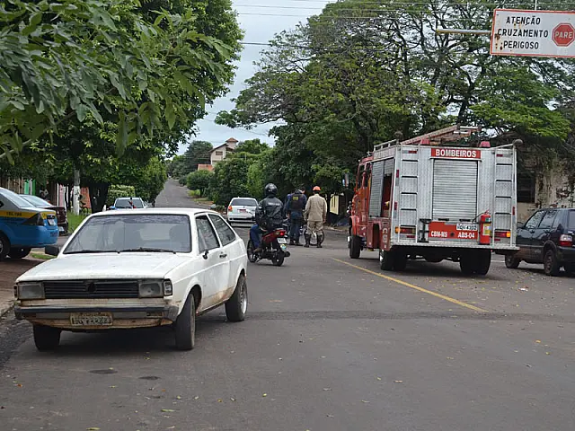 Acidente entre carro e moto deixa duas mulheres feridas no Bairro Alto
