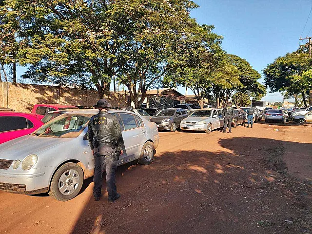Comboio com 20 veículos tinha R$ 3 milhões em mercadorias ilegais