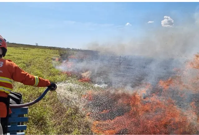 Corpo de Bombeiros realiza trabalho preventivo no combate ao fogo