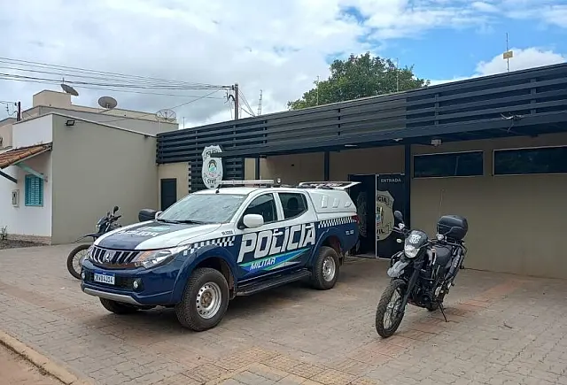 Homem tenta sair de casa e mulher esfaqueia marido no peito em Bonito