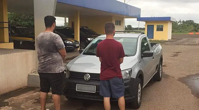PRF prende dois que tentavam levar carro furtado de locadora a Bolívia