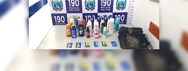 Homem quebra porta de vidro e furta shampoos e hidratantes em farmácia