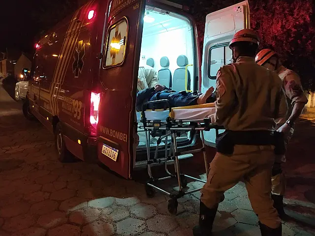 Motociclista fica ferida em acidente no centro de Anastácio