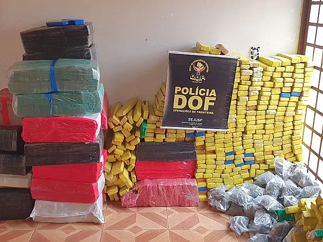 Militares do DOF apreendem quase uma tonelada de drogas em residência