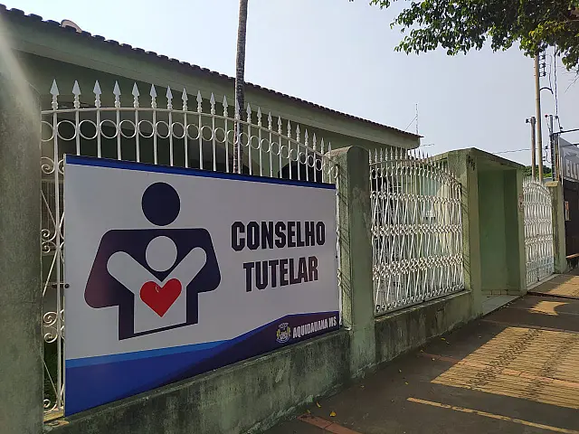 Mãe de crianças abandonadas com cães também será abrigada, diz Conselho Tutelar