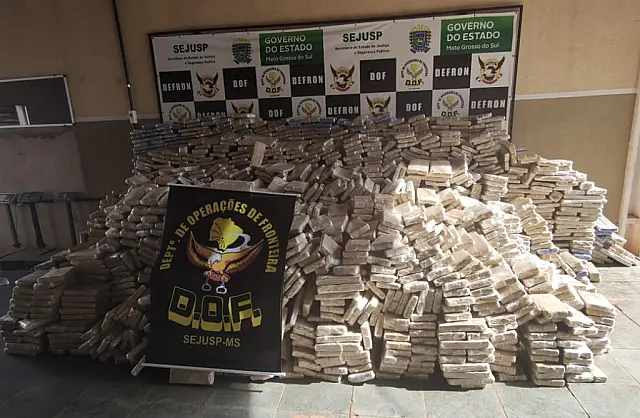 DOF apreende caminhão com mais de seis toneladas de maconha