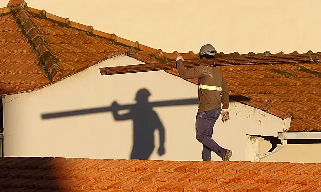 Brasil gera mais de 430 mil empregos formais em fevereiro, maior saldo mensal desde 2020