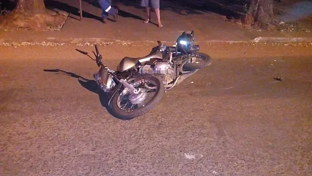 Motociclista e ciclista ficam feridos após acidente em Aquidauana