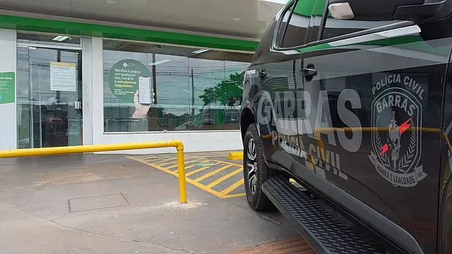 Funcionários acionam polícia após verem danos em cofre de banco em MS