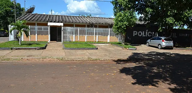 Rapaz leva facada nas costas durante briga generalizada em frente a conveniência em Anastácio
