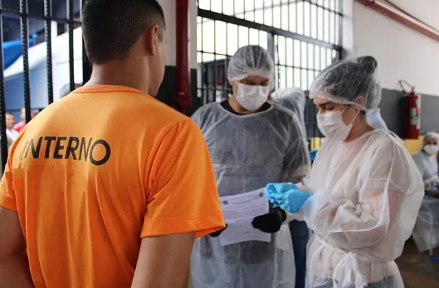 Polícia Científica coleta DNA de 300 detentos em Corumbá