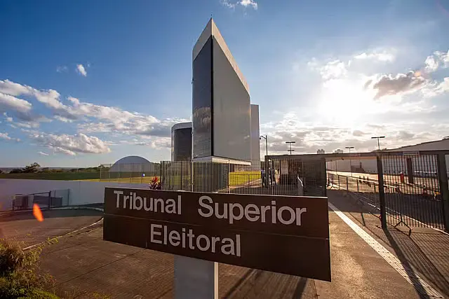 Com votação encerrada às 16h de MS, apuração começa em todo o país