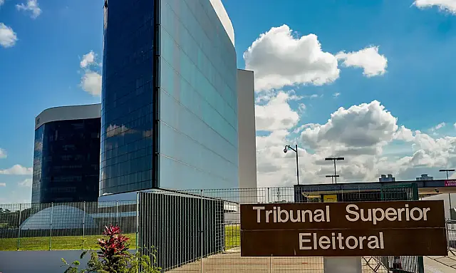Nunes Marques reúne campanhas de Lula e Flávio no TSE