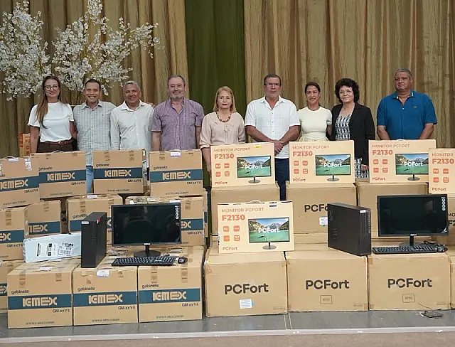Anastácio entrega computadores e amplia acesso à tecnologia nas escolas