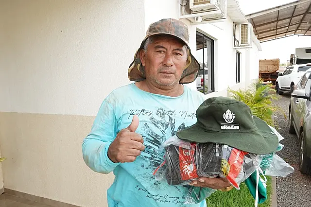 No Dia do Gari, trabalhadores recebem novos uniformes em Nioaque