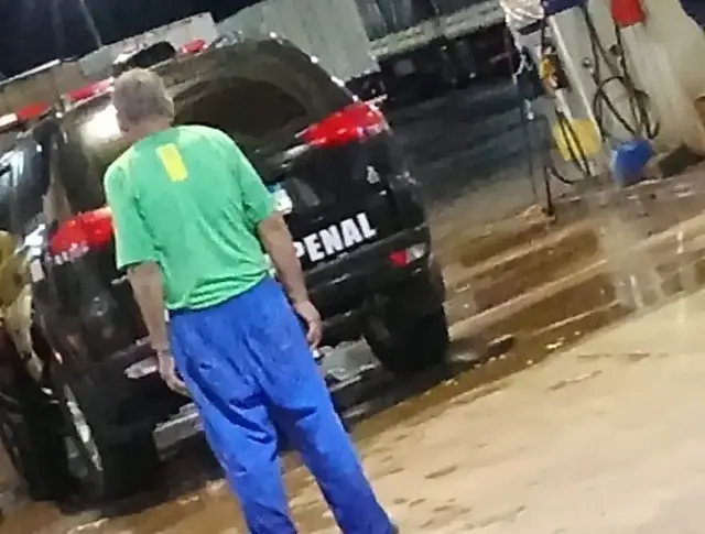 Homem embriagado é preso dirigindo viatura da Polícia Penal na BR-163