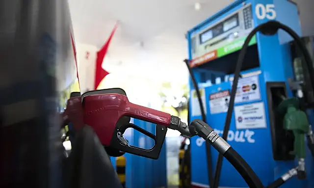 Governo zera tributos da gasolina e amplia subsídios a combustíveis