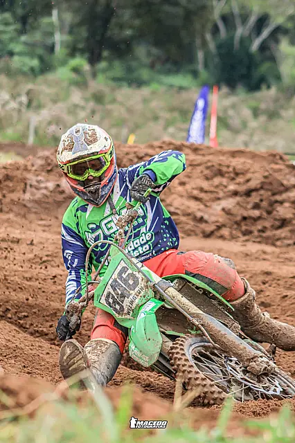 Piloto de Nioaque disputa posições de destaque em três categorias do Velocross