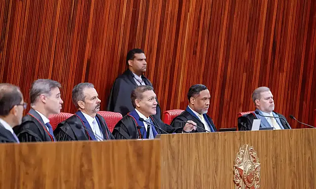 TSE anula votos de Garotinho e confirma Ruas no governo do Rio