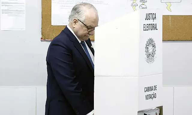 Após votar, Fachin defende paz e respeito ao resultado das urnas