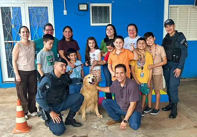 Ceame-TEA de Anastácio promove cinoterapia com cão Barth, da PM