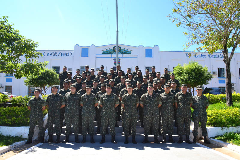 Tropa em forma para seguirem na Missão