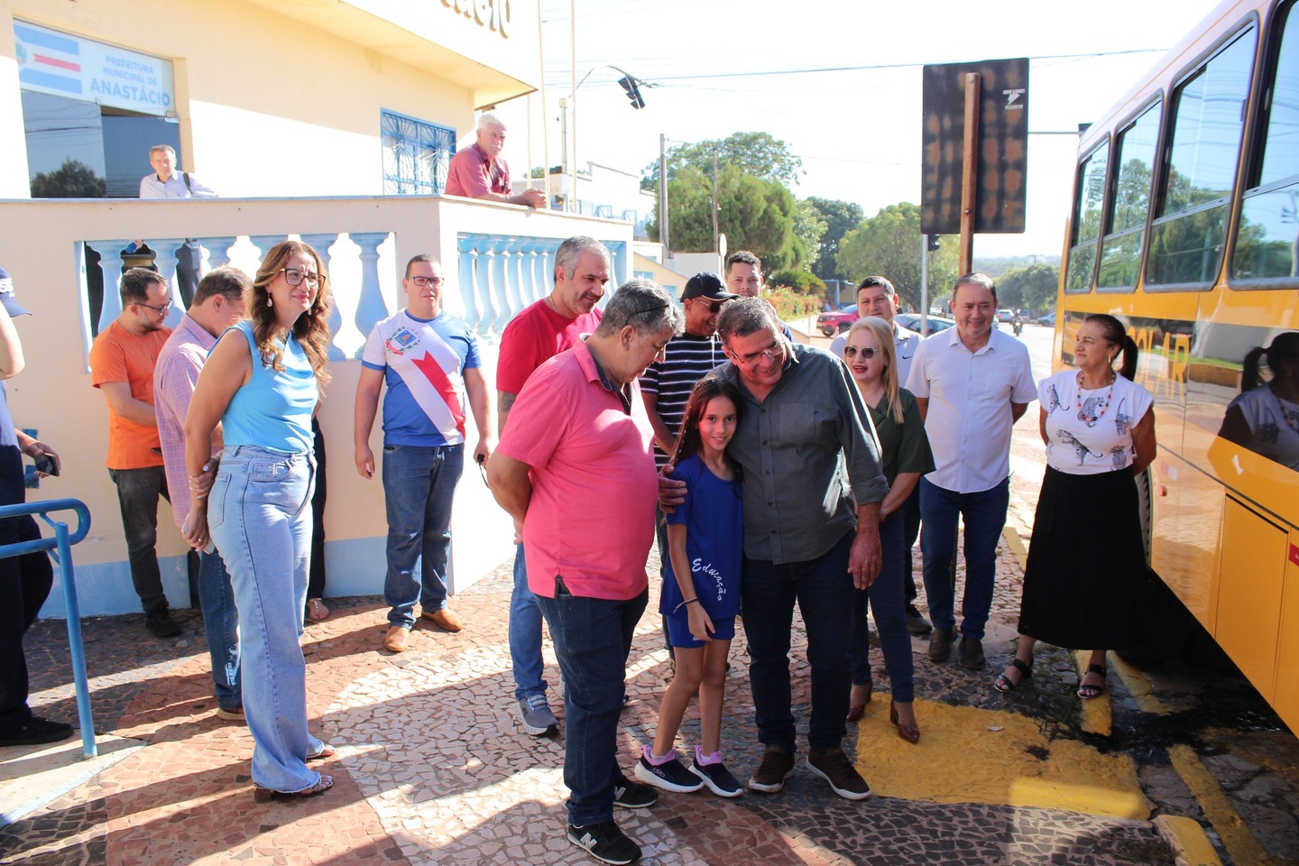 entrega-de-onibos-em-anastacio-4