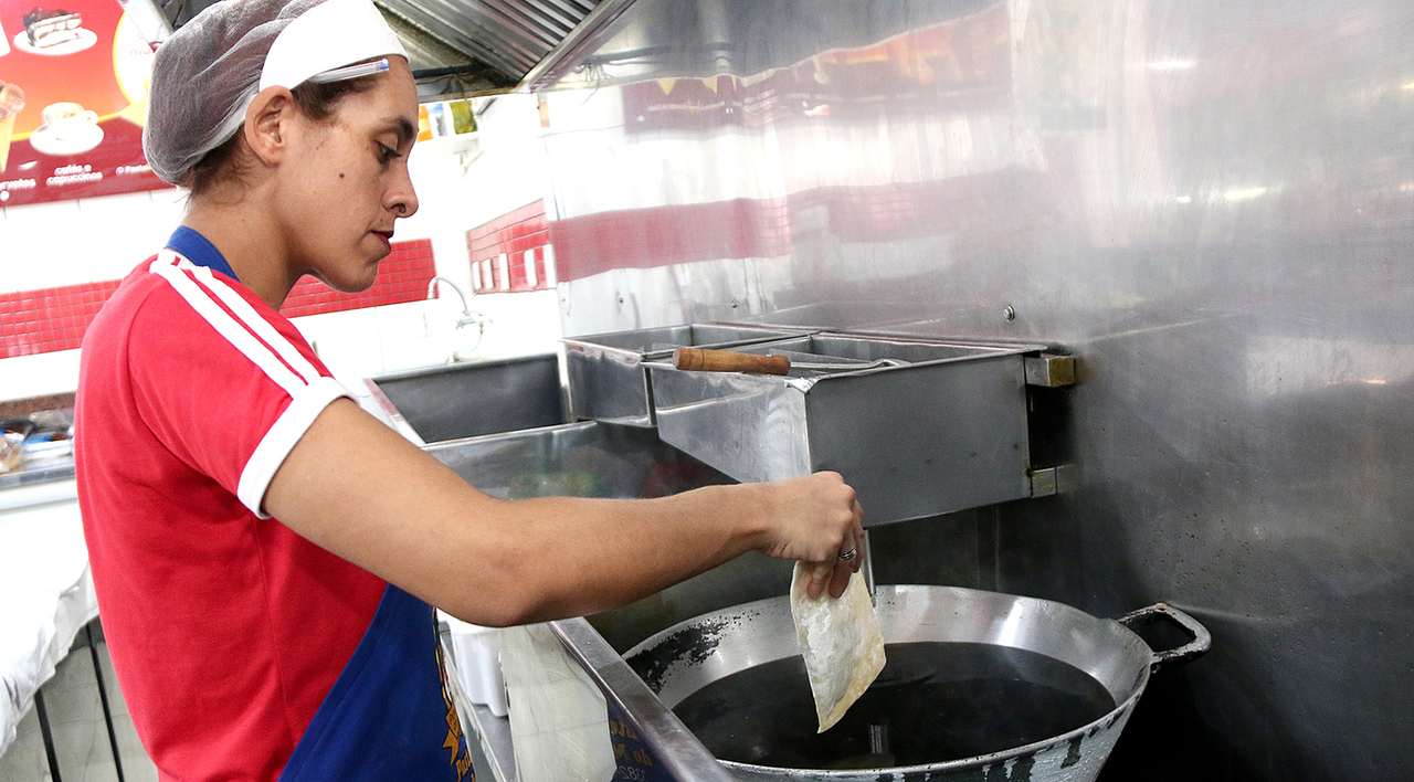 Pastelarias do Mercado Municipal de CG já utilizam do gás natural para fritar pastéis.
