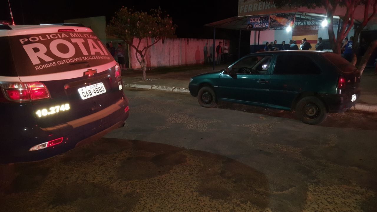 Polícia acompanha situação no local dos disparos. Foto: Luiz Guido