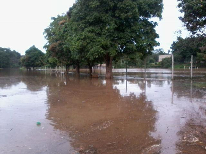 Foto tirada por populares do campo de futebol do Baixadão.