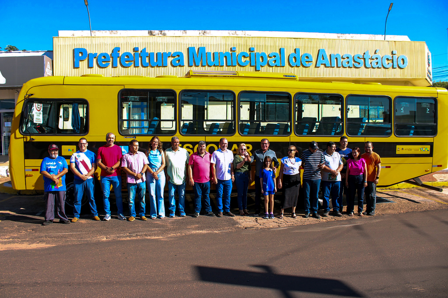 entrega-de-onibos-em-anastacio-6